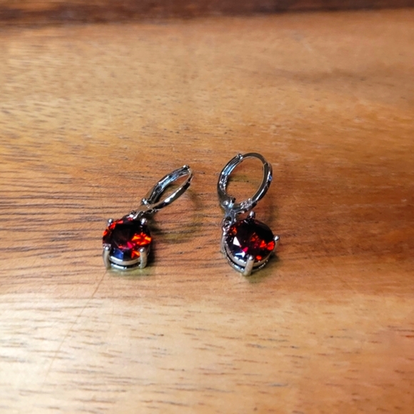 Beautiful ruby red color cubic zirconia 925 silver earrings. Brand new. - Picture 2 of 5